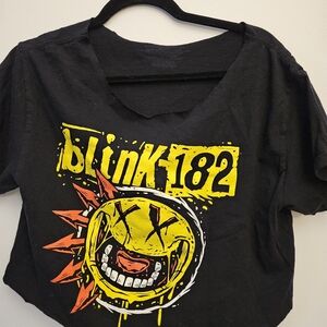 Cropped Vintage Black Graphic T-Shirt